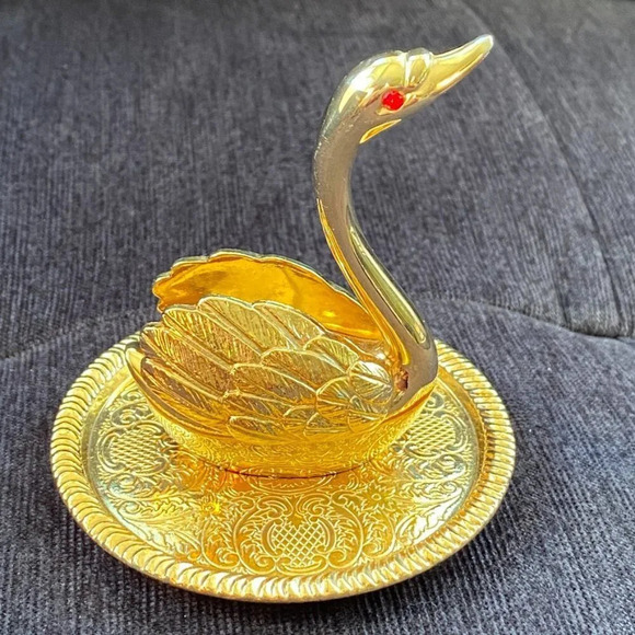 Swan Ring Holder Made of EP Zinc Alloy Silver Gold Tone Etched Jewelry Display - Picture 10 of 13